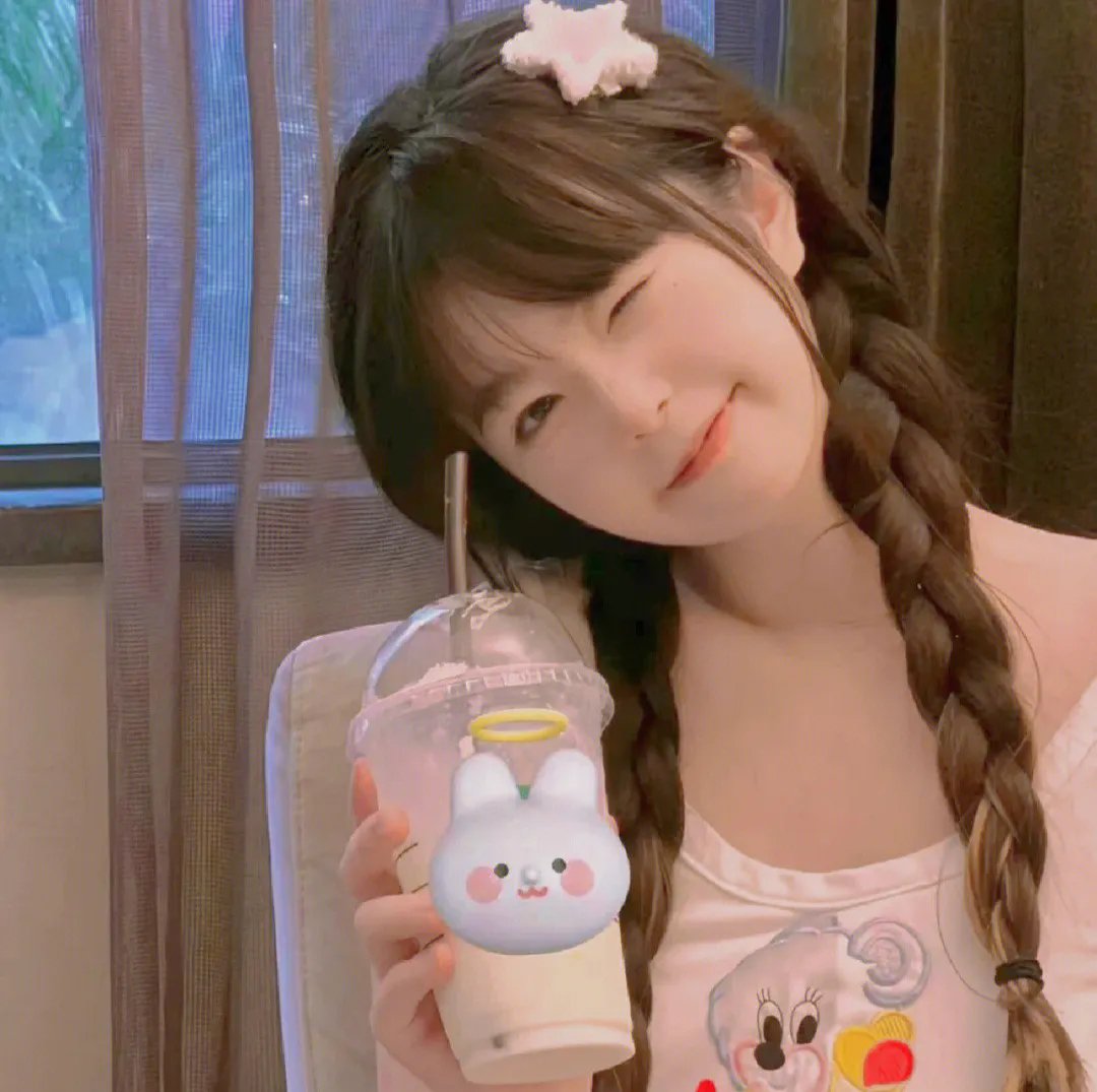 小可怜被偷人生，顶级家族来团宠